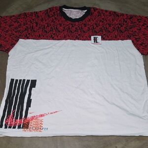Nike Men's Red and White Short Sleeve Tee